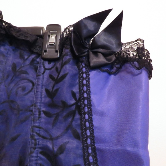 Purple Lace Corset - Picture 4 of 5